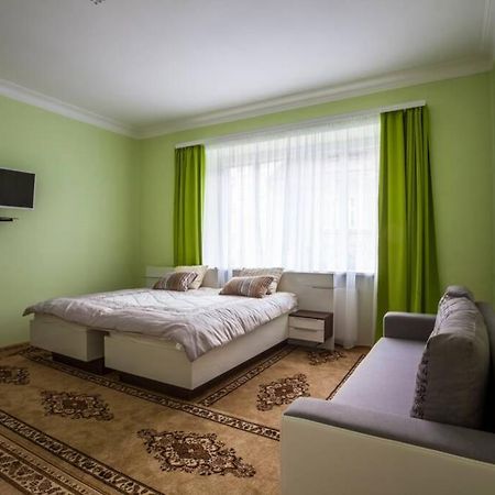 Luxury Air-conditioned Family Apartment Špitálska Old Town Bratislava Esterno foto