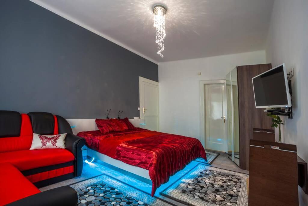 Luxury Air-conditioned Family Apartment Špitálska Old Town Bratislava Esterno foto