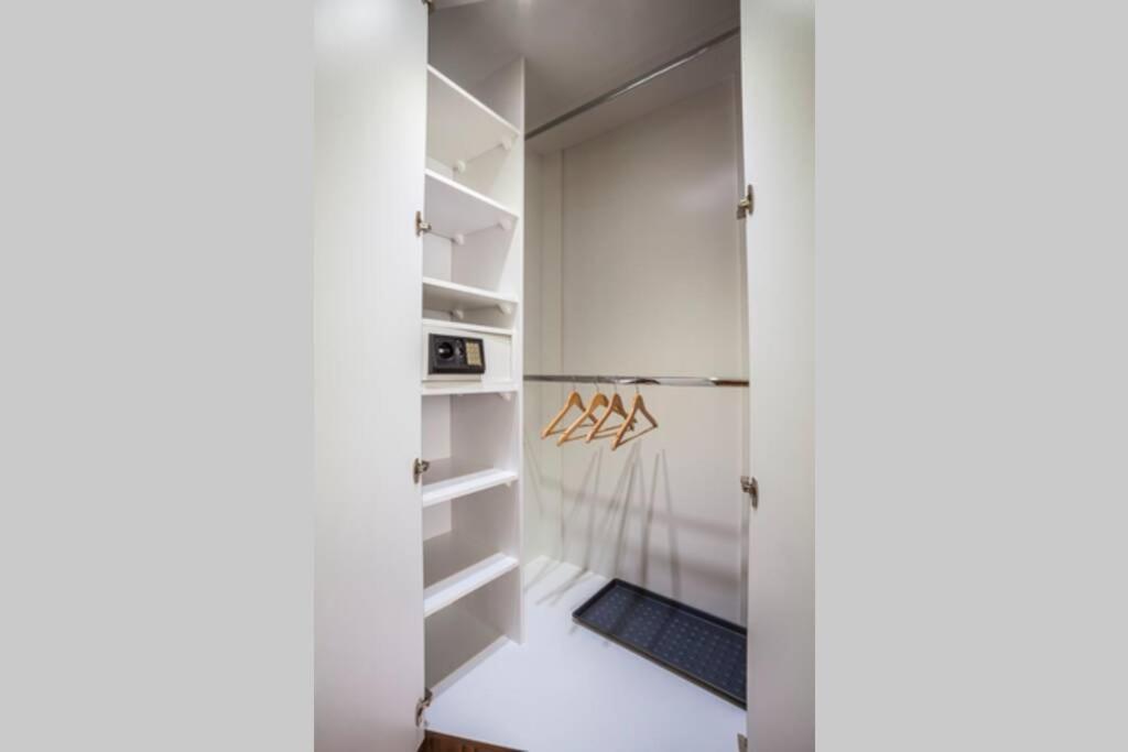 Luxury Air-conditioned Family Apartment Špitálska Old Town Bratislava Esterno foto