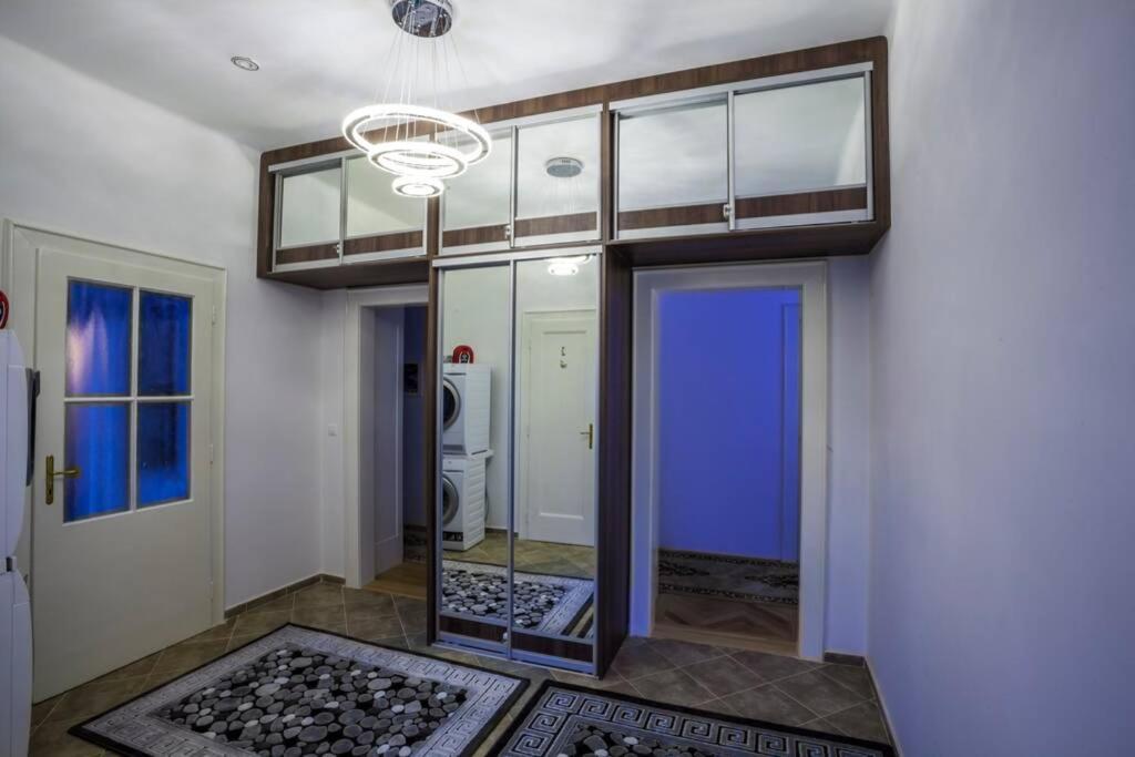Luxury Air-conditioned Family Apartment Špitálska Old Town Bratislava Esterno foto
