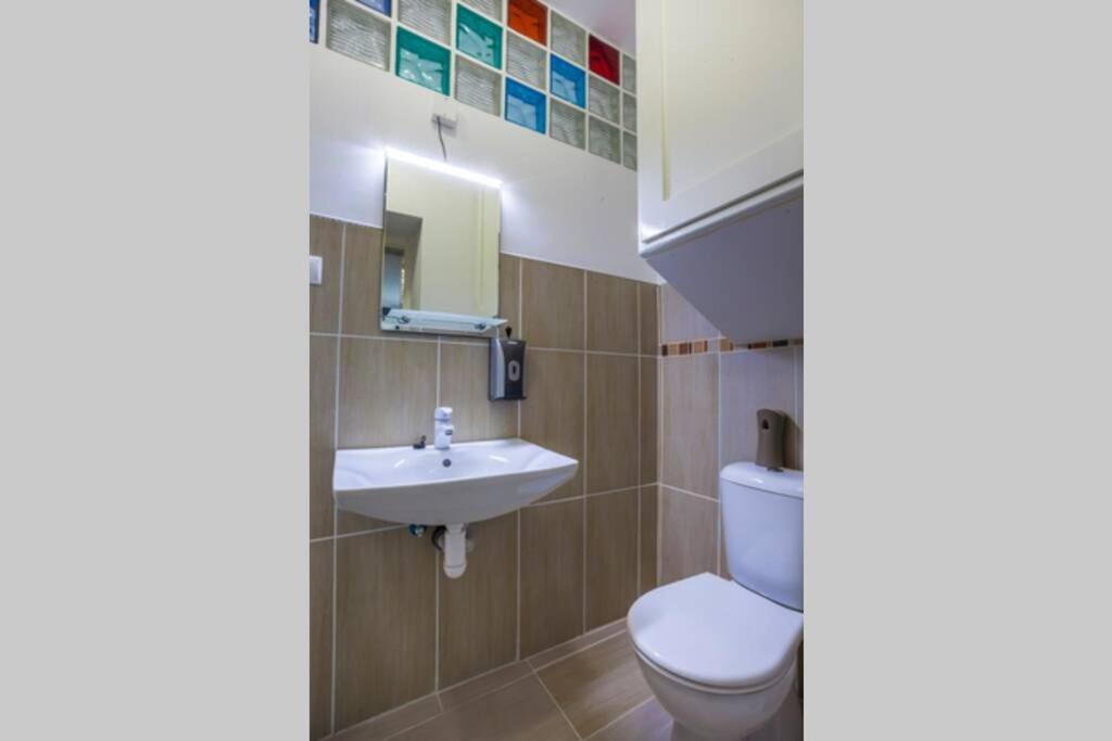 Luxury Air-conditioned Family Apartment Špitálska Old Town Bratislava Esterno foto