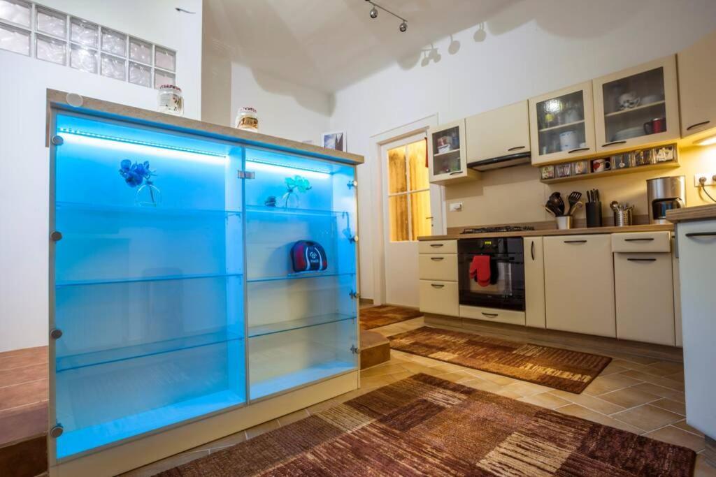 Luxury Air-conditioned Family Apartment Špitálska Old Town Bratislava Esterno foto