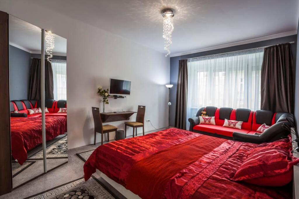 Luxury Air-conditioned Family Apartment Špitálska Old Town Bratislava Esterno foto