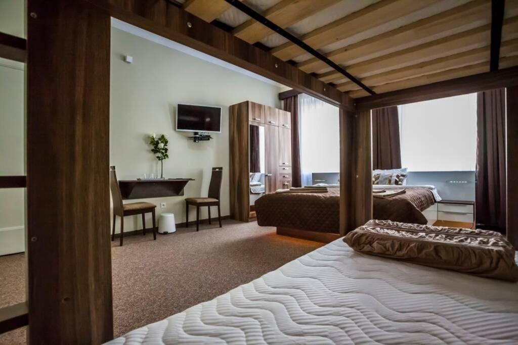 Luxury Air-conditioned Family Apartment Špitálska Old Town Bratislava Esterno foto