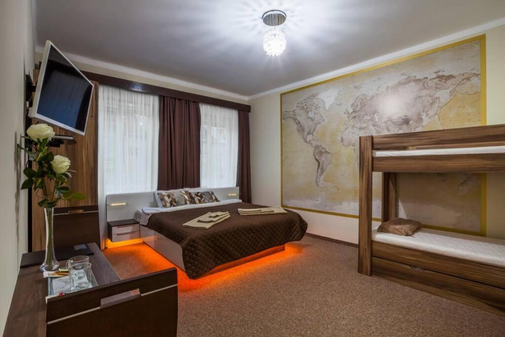 Luxury Air-conditioned Family Apartment Špitálska Old Town Bratislava Esterno foto
