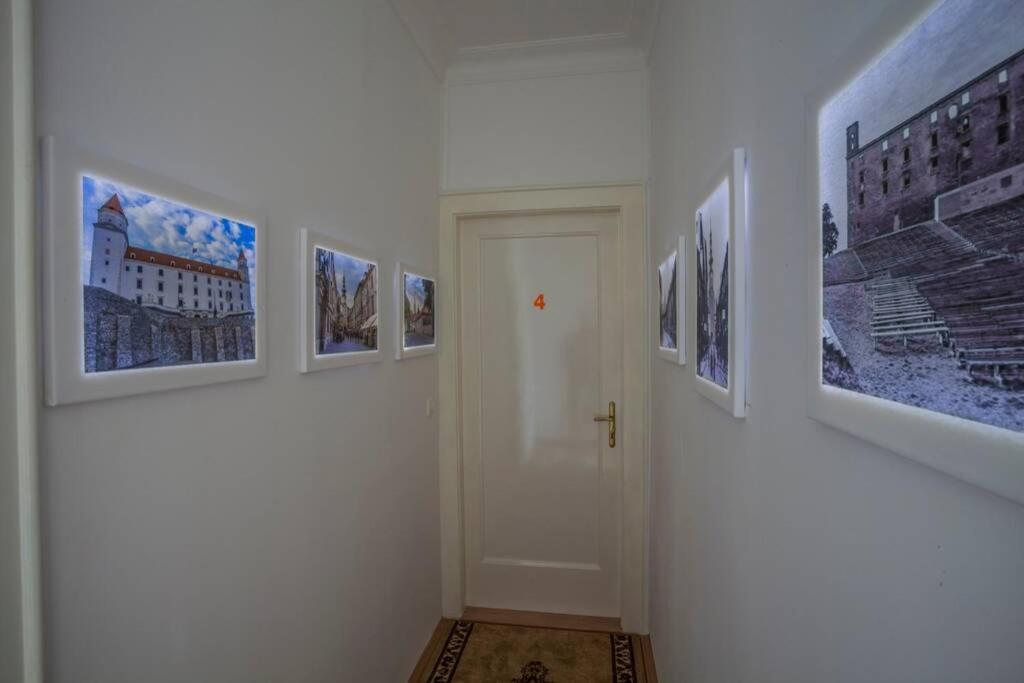 Luxury Air-conditioned Family Apartment Špitálska Old Town Bratislava Esterno foto