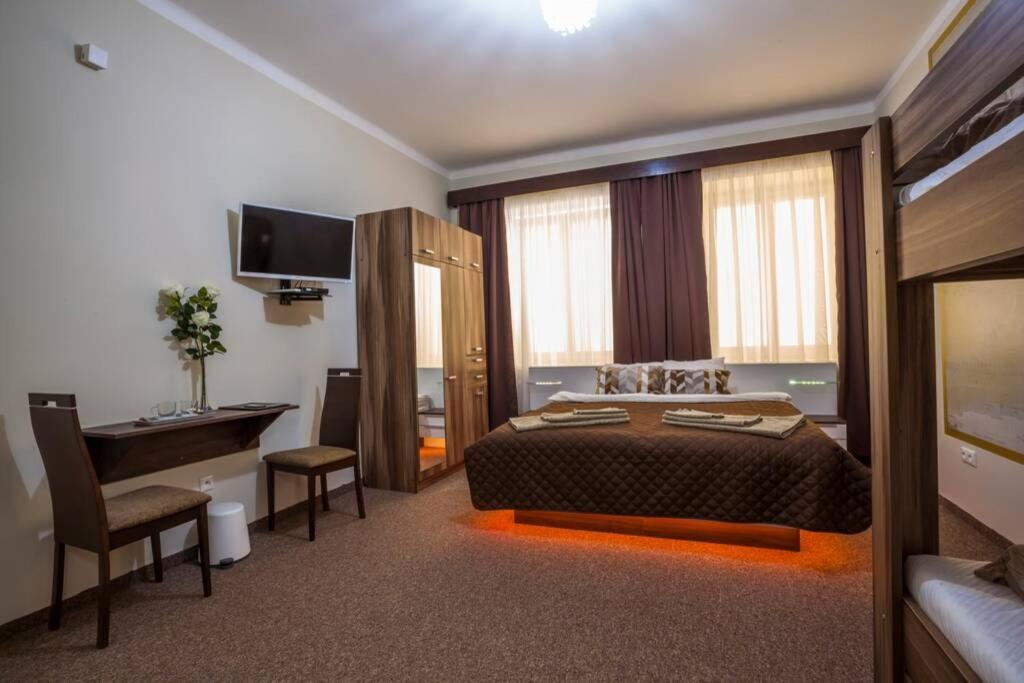 Luxury Air-conditioned Family Apartment Špitálska Old Town Bratislava Esterno foto